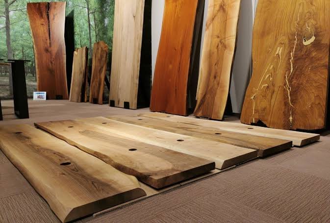 Detalle de la veta de una tapa de madera maciza
